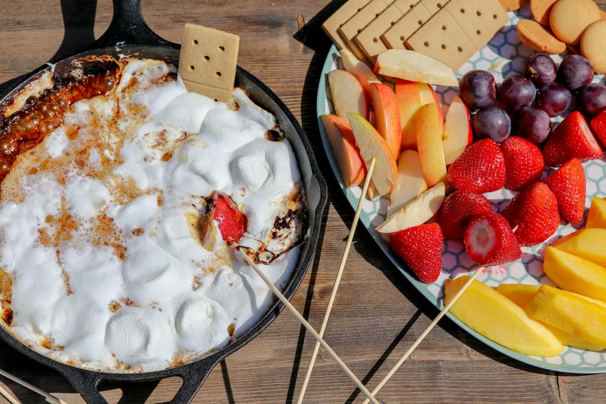 Smore Fir Pit Dip. Into a cast iron skillet, layer chocolate chips, marshmallows on top and then have a selection of your favourite fruits &amp; Graham Crackers on hand to dip into the yumminess. it's a recipe all the family will love so bookmark this recipe. buff.ly/3XrhZBG