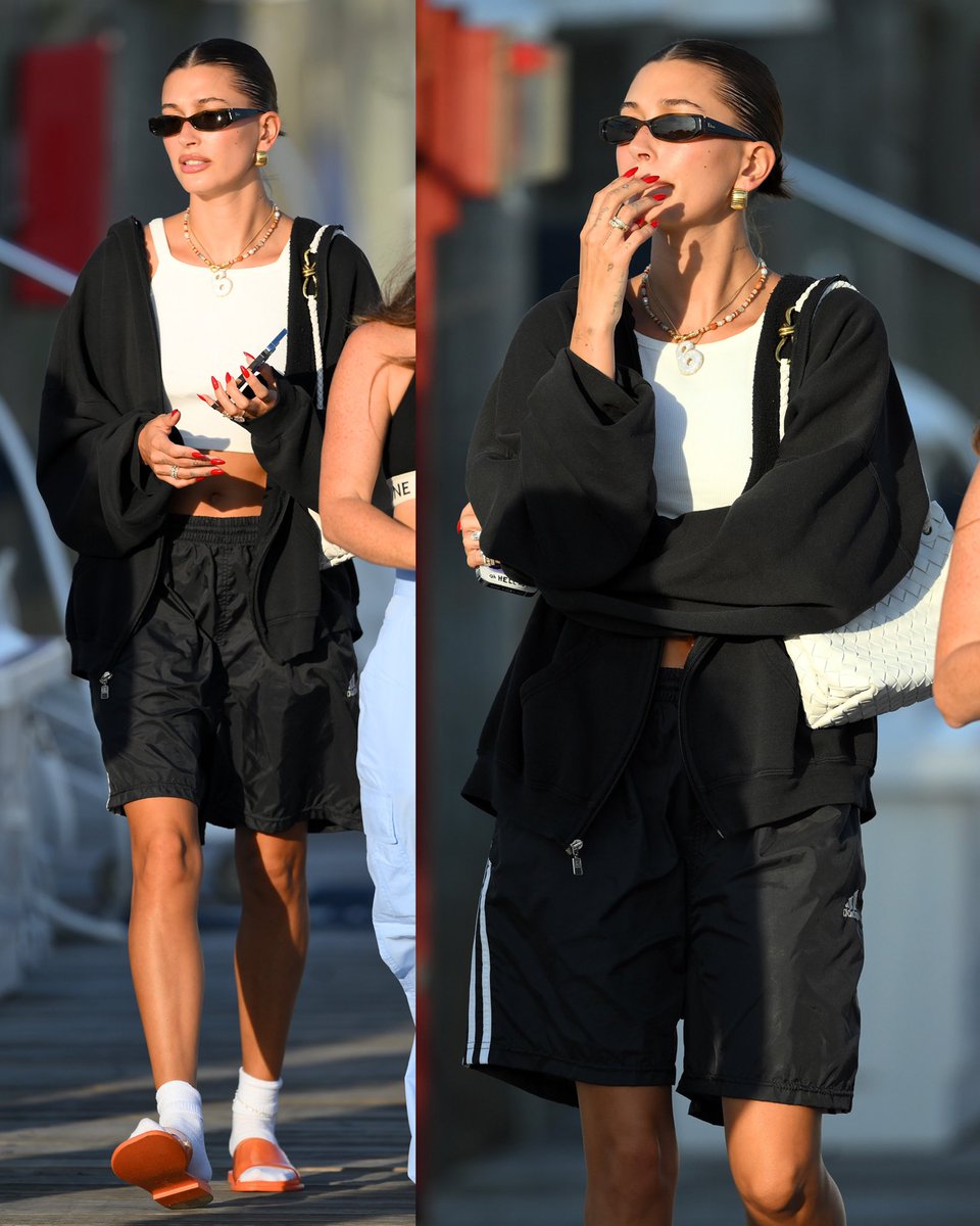 haileybfits's tweet photo. Hailey Bieber in the Hampton’s yesterday! 🖤 https://t.co/j6FCEFd4OP