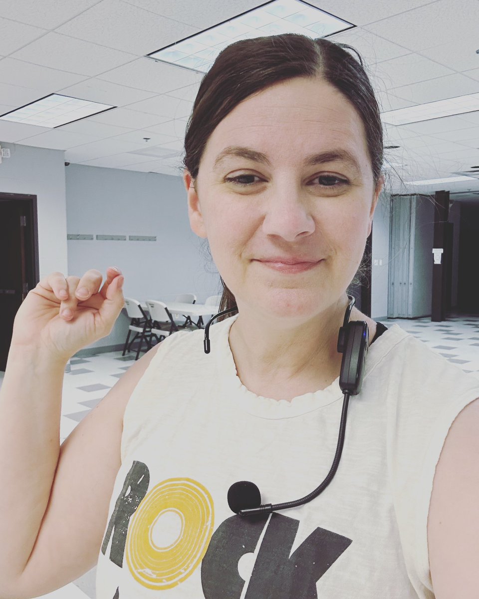 laharvell's tweet image. Someone gave me a microphone. 😂🤣🫣 #poundfitness