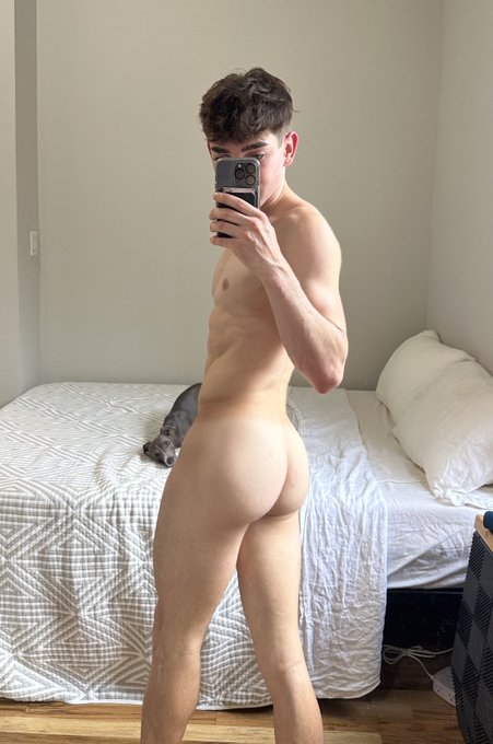 she&rsquo;s so cuteee ☺️ https://t.co/Dha2K4fEDe