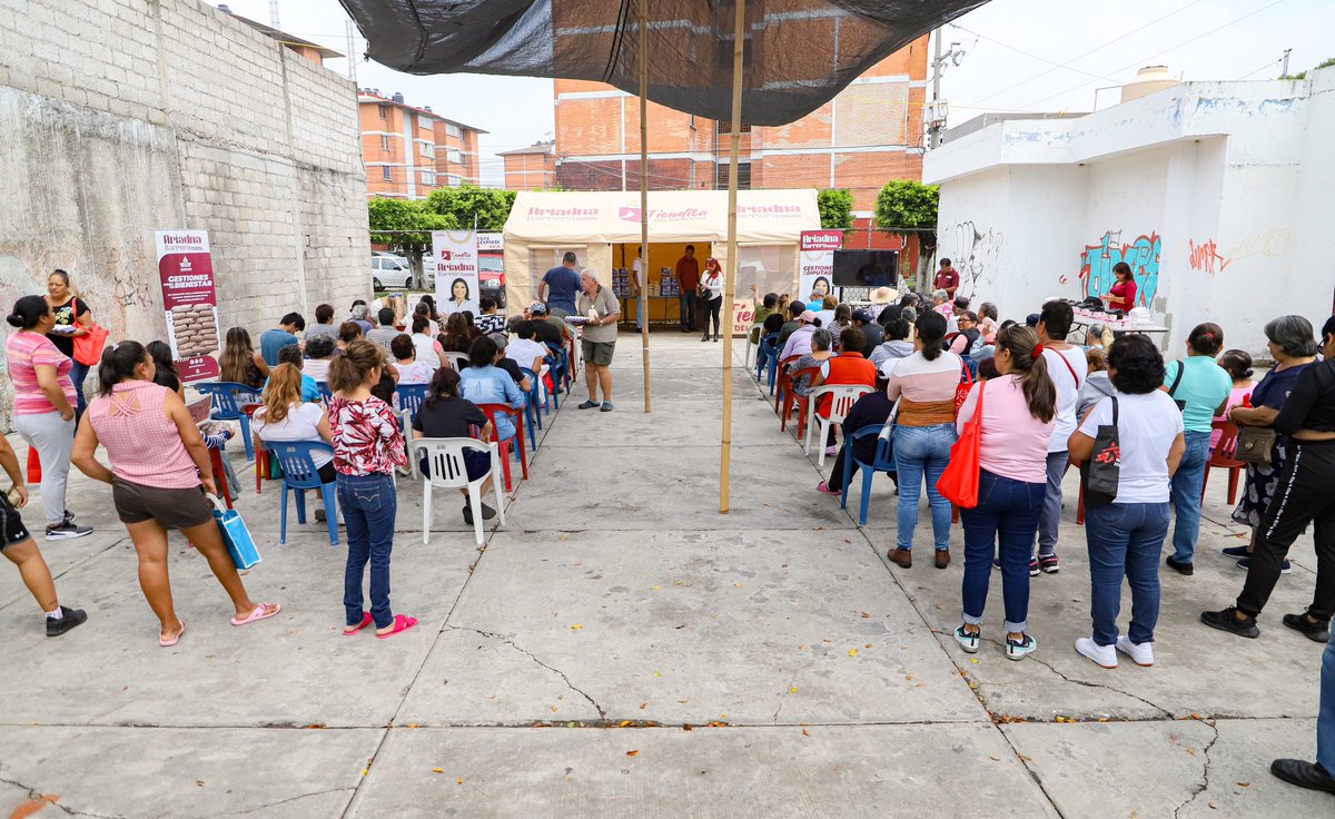 ¡El Bienestar se construye unidos! 🙌🏻

Con mucho cariño la #TienditadelBienestar llego con sus productos de muy buena calidad y a muy bajo costo a la Unidad Habitacional #ElPochotal, beneficiando la economía familiar. 🫰🏻