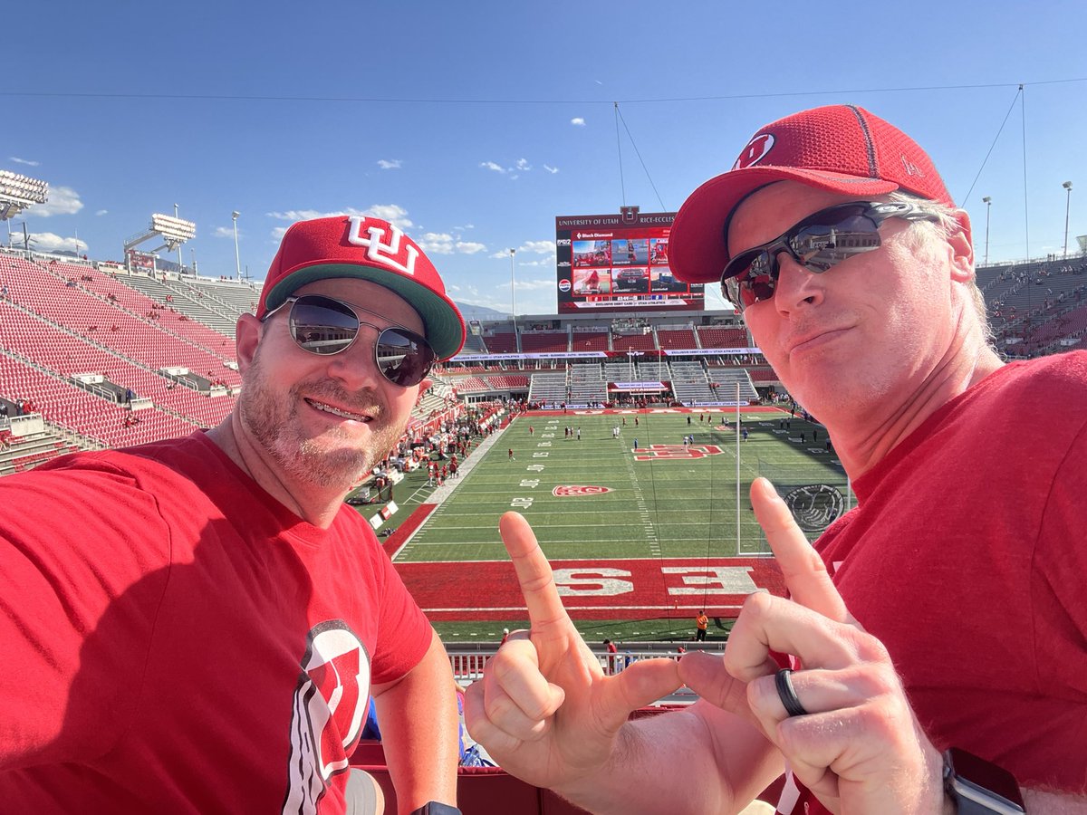 k_r_baum's tweet image. Back at my happy place let’s beat the gators @medico_mal  #UtesGameday #goutes