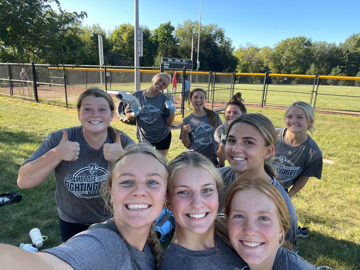 SAUBeesSoftball's tweet photo. Taking a break from lifting today. Then, off to the field. Champions never stop preparing (smiling 😁). https://t.co/Fz6WKUAPEg