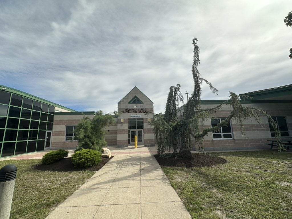 Huge shoutout to Dave Scott and his crew from Laurel Oak as well as our Longs Grant community for making our grounds look amazing. #bestyearever