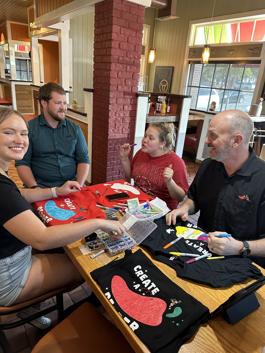 St Jude kick off party at Chili’s Fayetteville!!! 🌶️❤️ #chiliheadlife #stjude #cgc <a href="/neufeldjosh1/">Josh Neufeld</a> <a href="/taryn_mahaffey/">Taryn Mahaffey</a> @leon_copeland