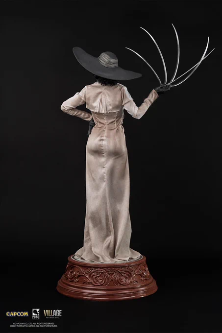 Lady Dimitrescu 1/4 scale statue (Resident Evil Village) 