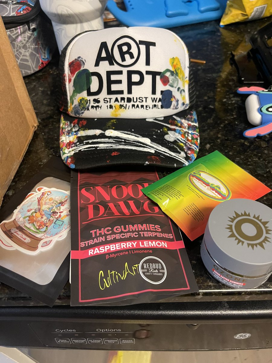 _KenSpliffy's tweet photo. THE PACK HAS LANDED‼️‼️
The ®️ARE 🌏WAY 🔥🔥🔥
S/o to my brother for being a dope fukkin artist‼️ Not only what was inside art but the man made the shipping box itself an art piece WTF🤯🔥🔥🔥🔥.
Appreciate you more then you know my dawg 4L🫶🏻 @TveWasHere
#RareWorld https://t.co/LnV3zsP6Xe