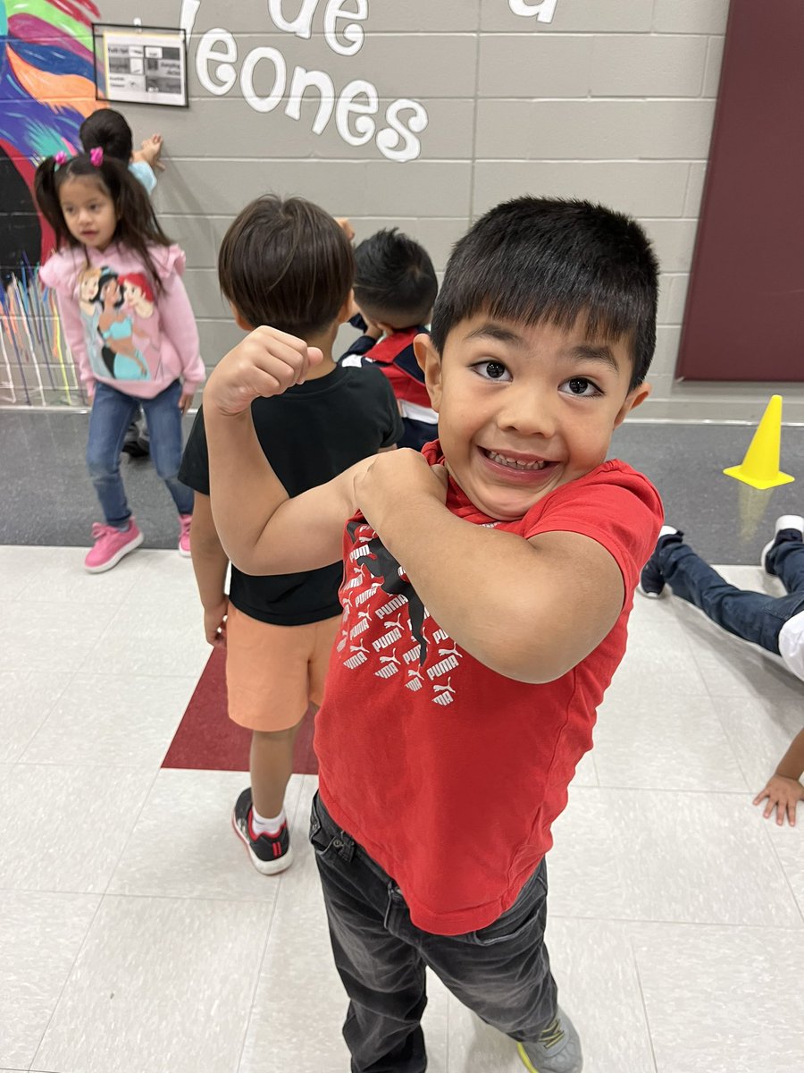 “Coach! Look at my muscles!” 
May you all feel this good after doing 5 push ups 😂  @floresbilingue #Kindergarten #LoveMyLISD #ABSdiscovers #ExpeditionExceLLence