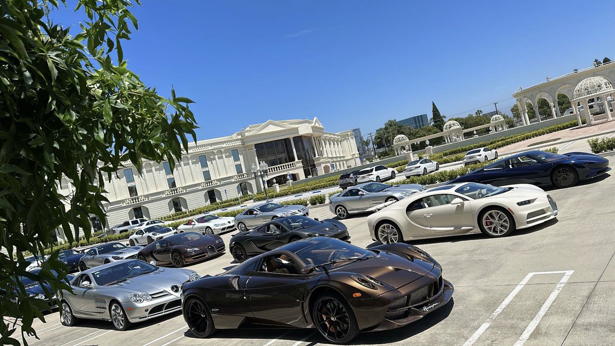 mannykhoshbin's tweet image. My own personal car meet 👊🏼🤣