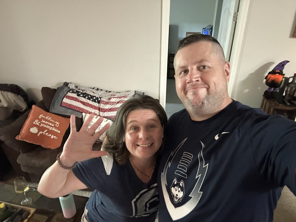 DufourAl52's tweet photo. @JoeDSports @UConnFootball @TheFatWhiteGuy @bobjoyce27 @ScottLutrus We ready from CLT!! https://t.co/3IyxxkOf8U