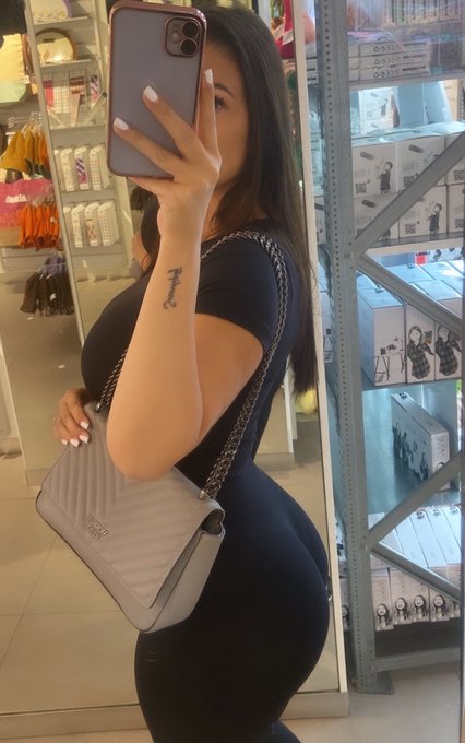 Shopping 🛍️ https://t.co/rIbQrYOuXu