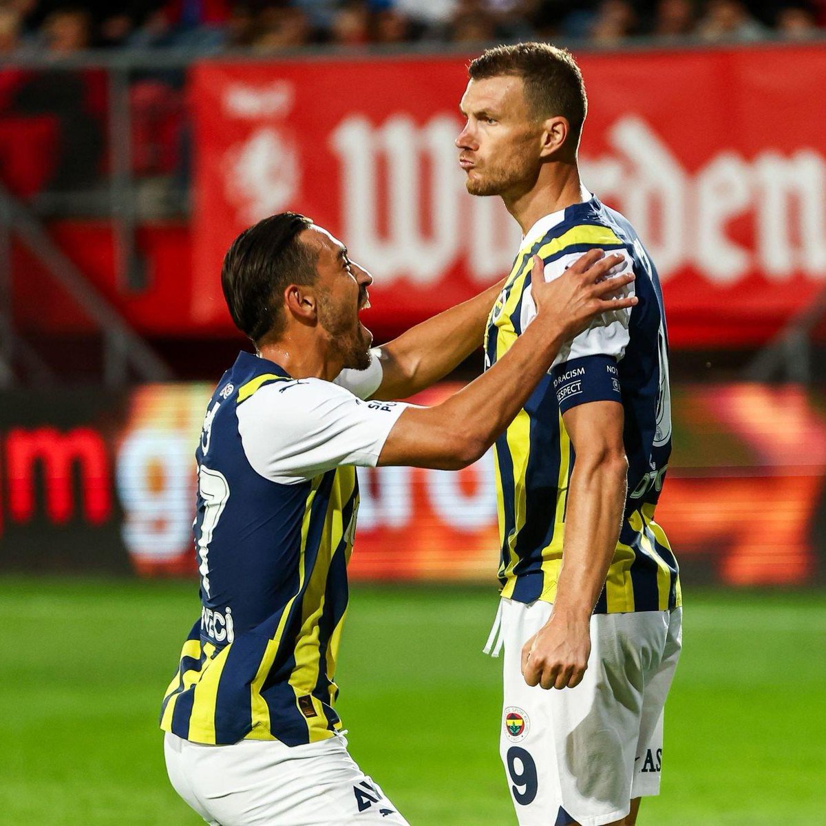gundemkolik_'s tweet photo. Temsilcimiz Fenerbahçe, Avrupa Konferans Ligi'nde gruplara kaldı

Tanya Terbiyesiz HAYAT BİTTİ Cüneyt Özdemir Shaperonko #Diyarbakır Gelme Murat Sancak Kluivert MutluYıllar HandeBaladın #OğuzhanKoç Tolu Jailson #KirliSepeti Abidal #KendiDüşenAğlamaz #BayernMunich #AlSer Karacic https://t.co/1MxhGJUKOH