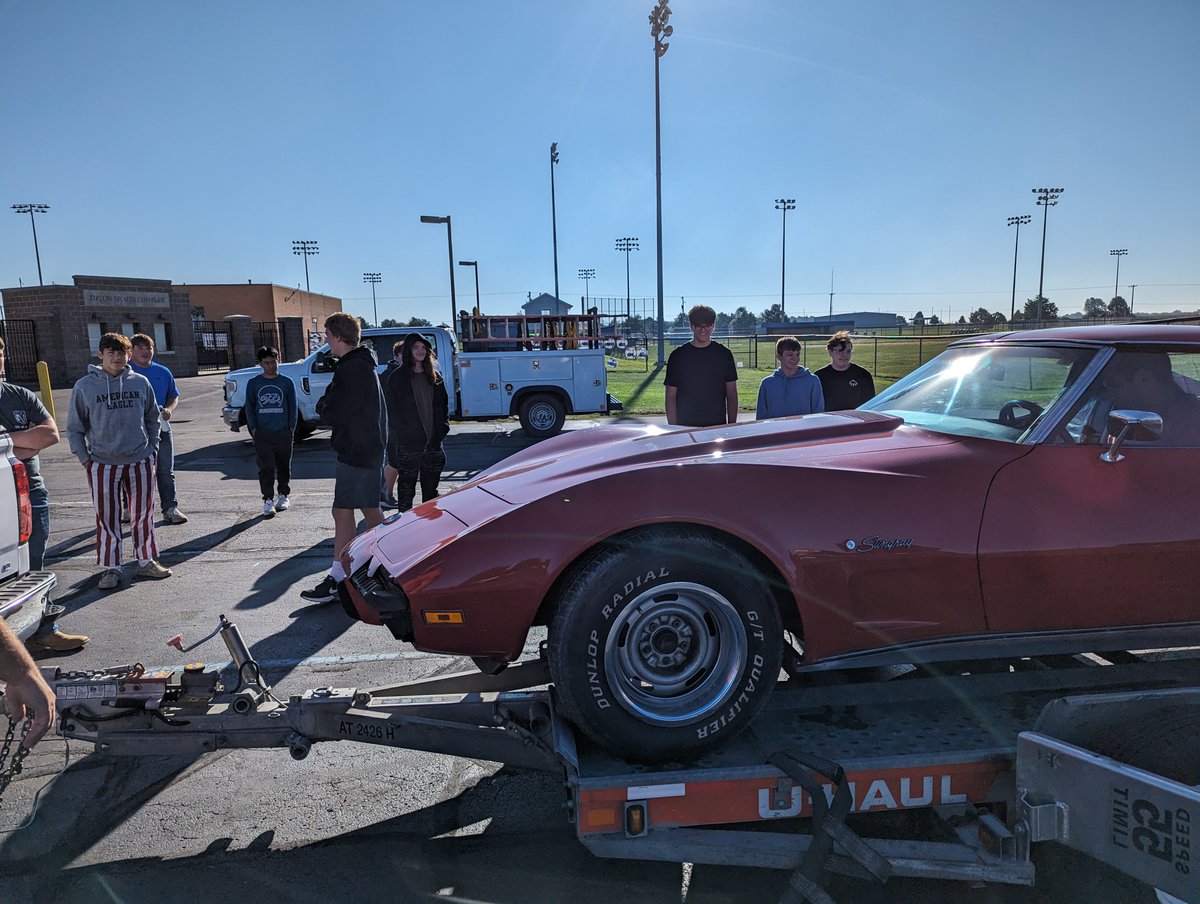 TiptonHS's tweet photo. Photo of the Day! Tipton High School automotive students enjoy a fun project car being rolled off the trailer. The students are going to replace the braking system in the car. #TiptonPride https://t.co/V9T0hiEW2N