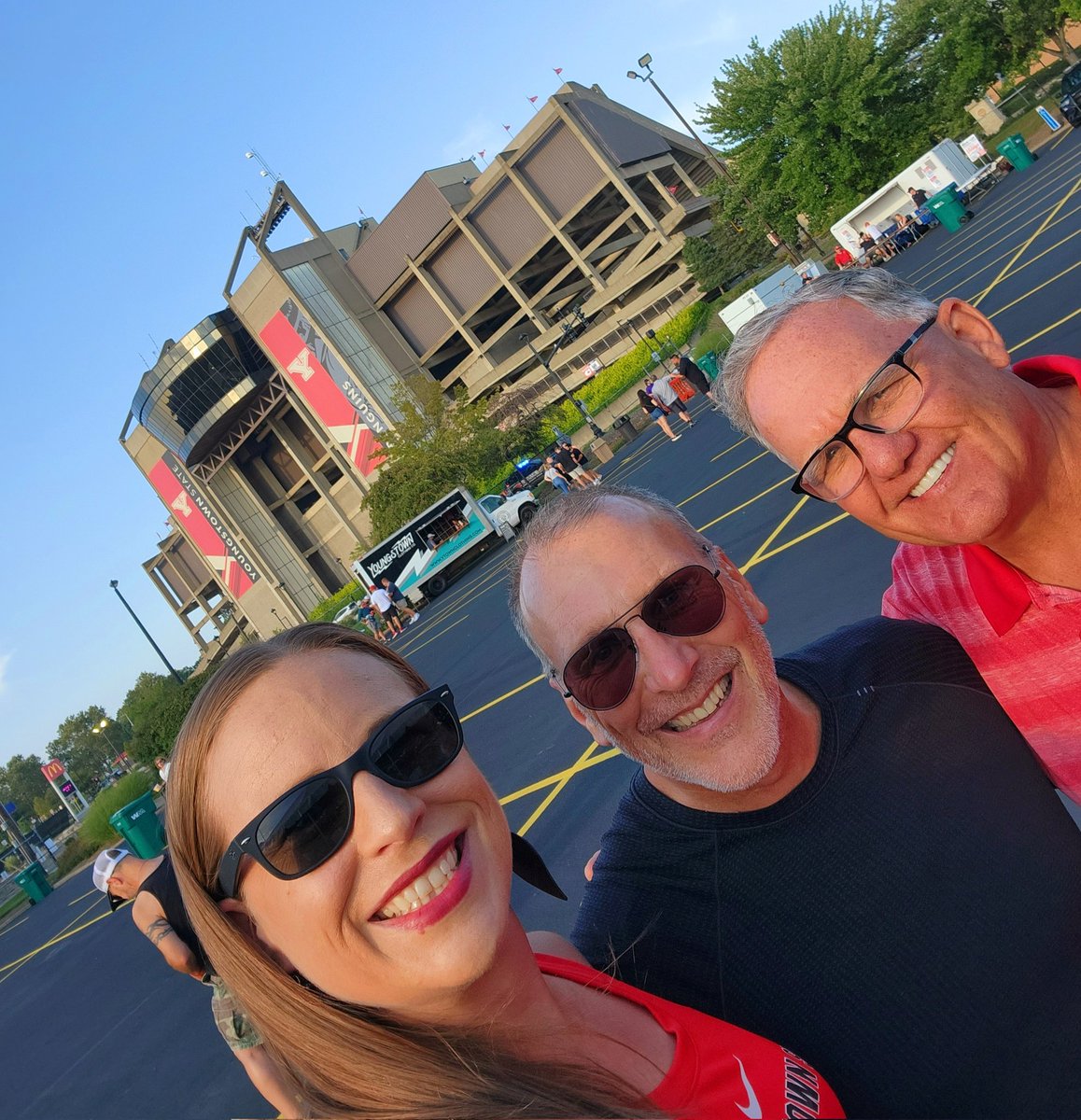 Karis_Stacy's tweet photo. It's Game Day ! 
Let's Go Guins !
@fbcoachdp 
#GoGuins https://t.co/9LFCTyCVda