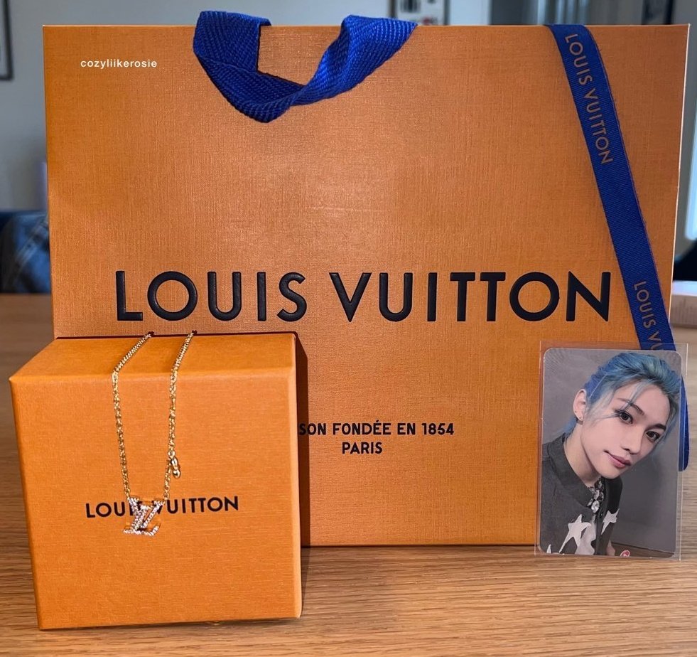 Felix #OOTD 🩵🪽 on X: @LouisVuitton Cr: @mumumu0915 OP purchased the Louis  Vuitton Monogram Bold Necklace to match with Felix! I love how fashion is  evolving especially in fashion jewellery where everything