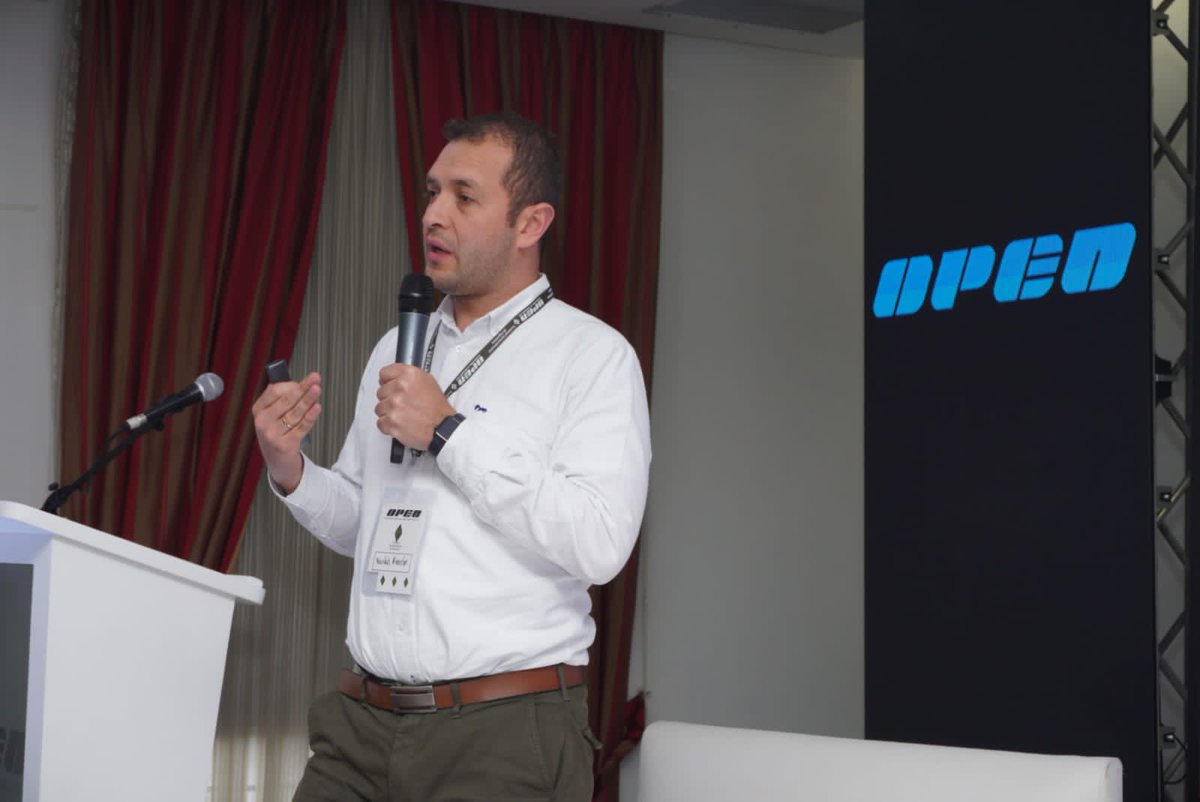 IngenierosSSI's tweet photo. 🚄🌱 Desde el #OpenInternacional de Ingeniería, el Admr. Nicolás Rincón Munar del @DNP_Colombia, explorando el Plan Nacional de Desarrollo y su enfoque en la reactivación ferroviaria. ¡Un viaje hacia un futuro más sostenible sobre rieles! 🎓🔧 #DesarrolloSostenible https://t.co/NxIKCX9JJY