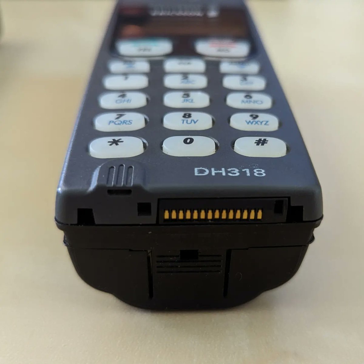 MobileKeepers's tweet photo. Dive into the past with the iconic Ericsson DH318 TDMA/AMPS 800 MHz phone from 1996! Every device is a time capsule, holding its unique story. What's YOUR cherised vintage phone? Drop your fav in the replies! 👇 #throwbacktech #techtreasures #ericsson #cellphonecollector https://t.co/ZbGiaVwFnI