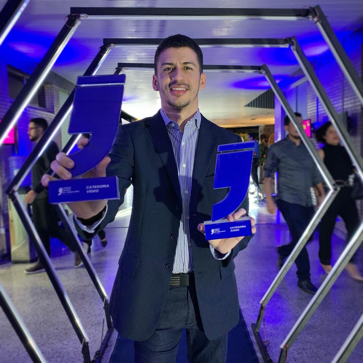 josafaneto's tweet photo. Carimba mais um que é nosso! Primeiro lugar nas categorias Áudio e Vídeo do Prêmio @SebraeSergipe de Jornalismo 2023 com @radioufs e @TVUFS 🏆 https://t.co/2Ajsa8PU0s