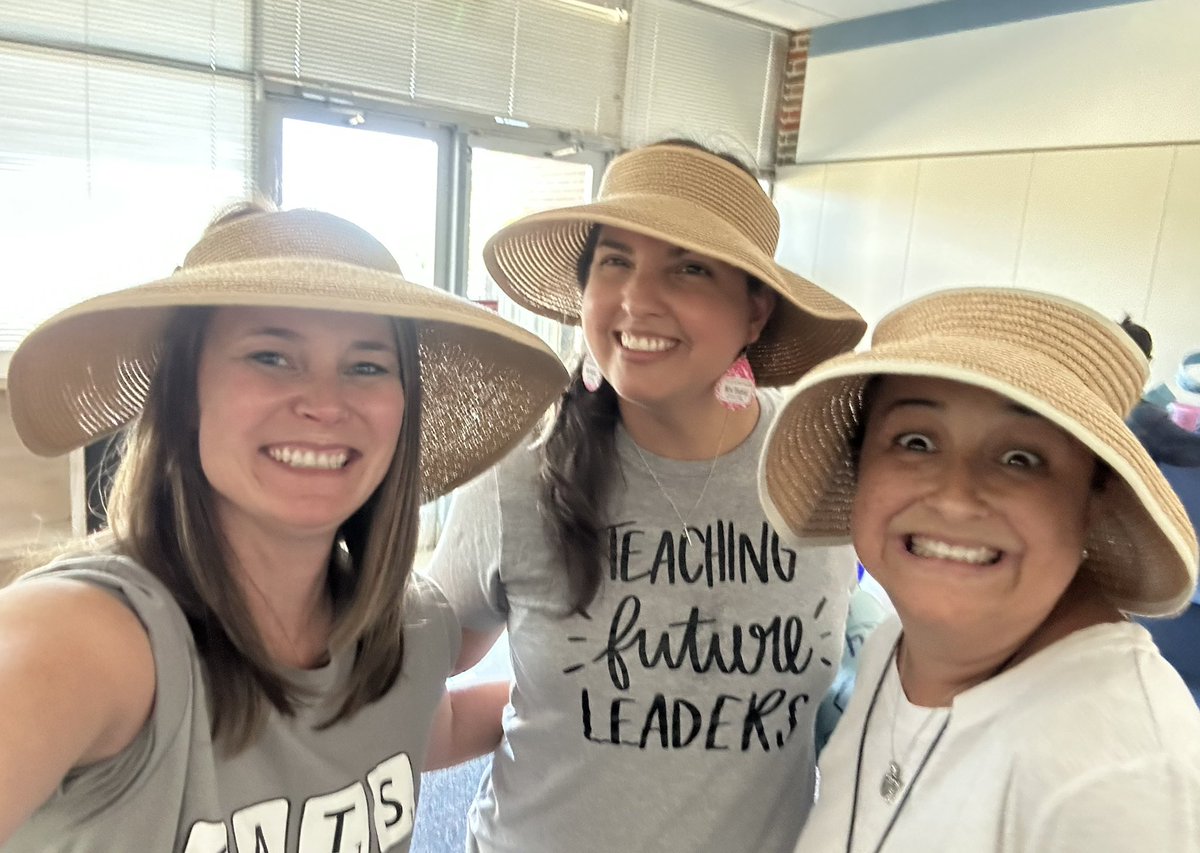 Matching hats and having fun during carpool duty! 👒 Thankful for the “cool front” temperatures in the 90s this week!!! 🙌🏻 Much better than the last three weeks of 3 digit temperatures! 🥵
#WeAreMcKinney
#EveryStudentEveryDay
#CaldwellCatsPride
#WeAreCaldwell
#SomosCaldwell