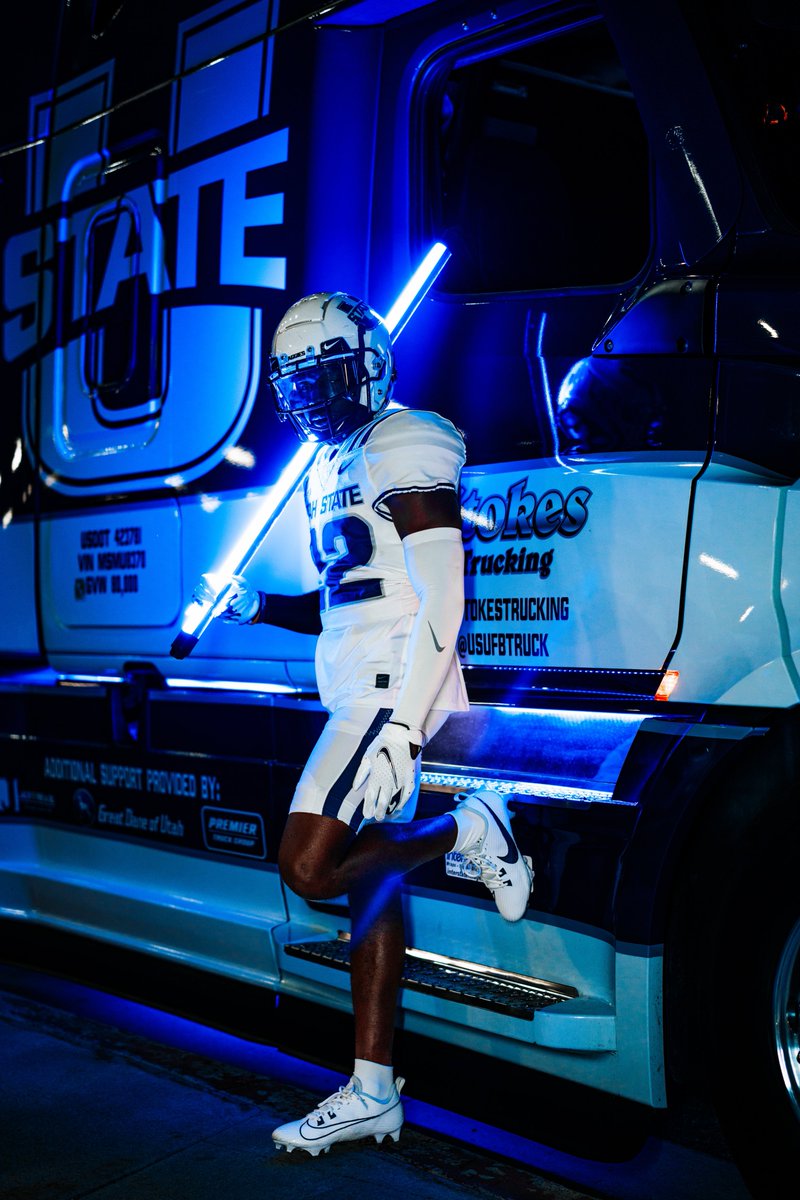 USUFootball's tweet photo. 𝐈𝐂𝐘 𝐊𝐈𝐍𝐆𝐒 ❄️👑

@OttoTia5 X @michaelanyanwu8 

#AggiesAllTheWay https://t.co/QSGQuDRicl