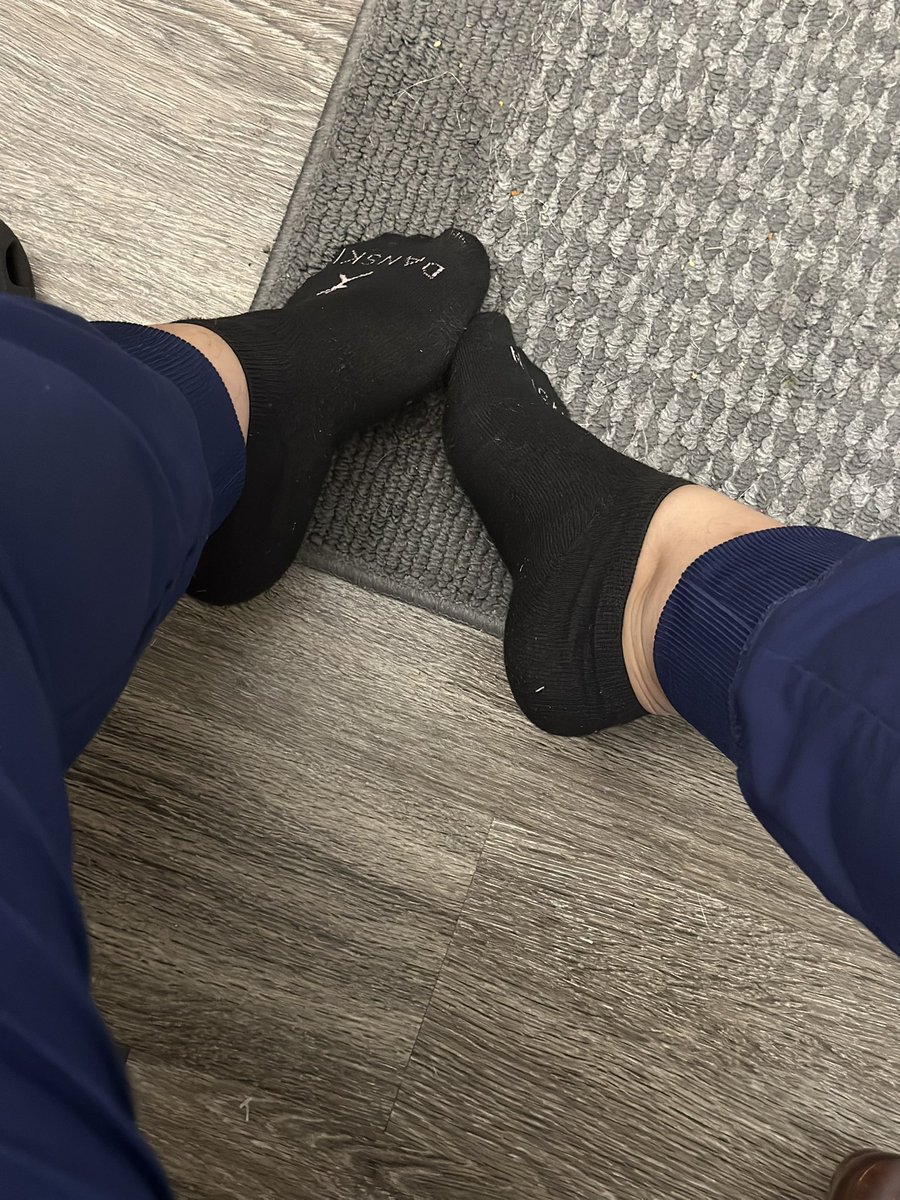 PodiatryBabe's tweet photo. #selling_content #buying_content 
#feet_lover #feet_pic #feetcontent #feetpicsforsales 

Had a long day at Foot and Ankle today, so many patients my feet hurt!! 

Come buy some feet pics from your new favorite girl 🥰 https://t.co/cgFVDw6fqp