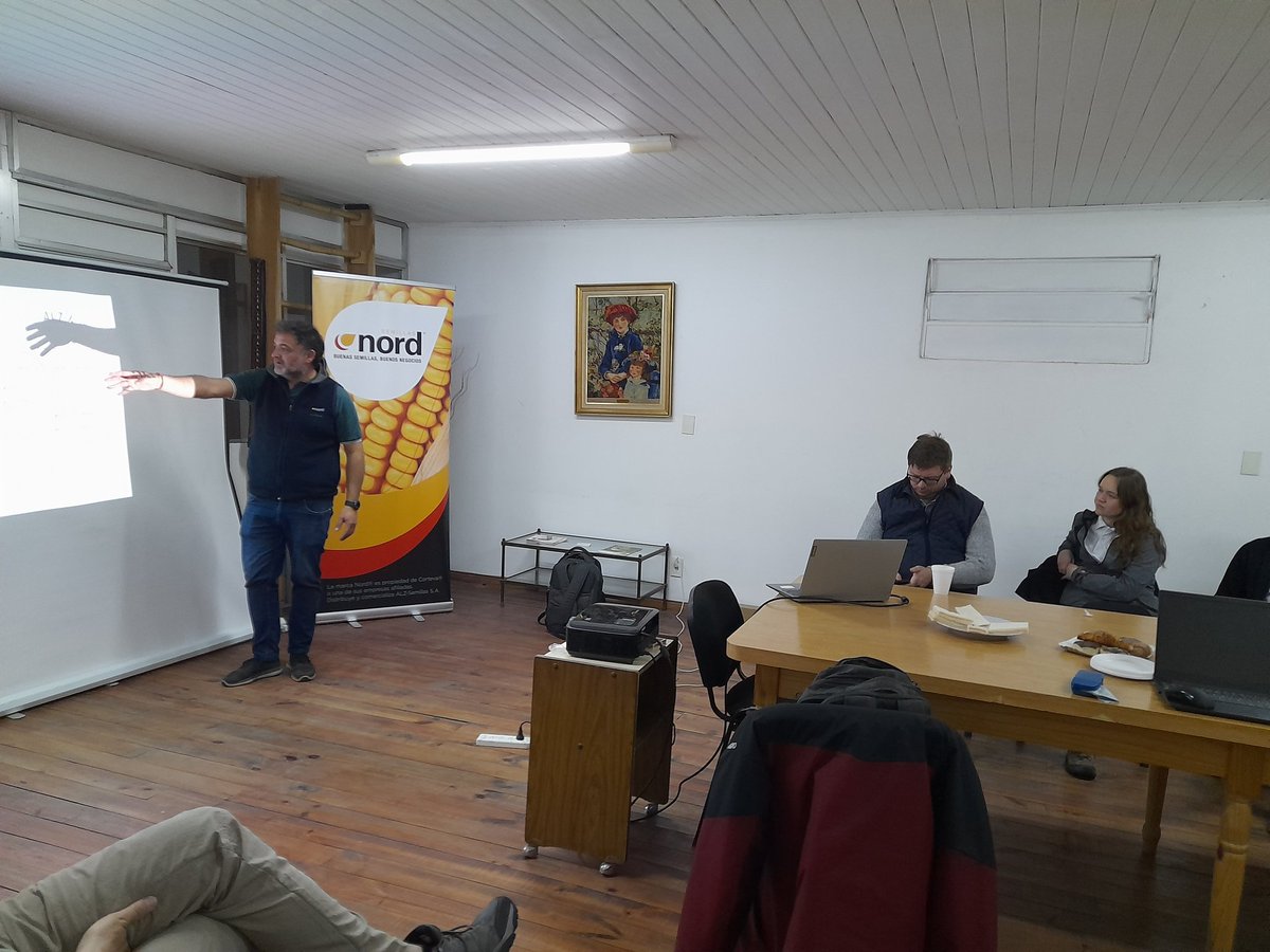 IngFlorBarberis's tweet photo. ALZ 360 en Chivilcoy! Hoy  @cm_rossetti  estuvo presentando nuestros productos de nutricion vegetal, @PabloBritosalz  mostro la paleta de @semillasnord y sorgos Sprotect. También hablamos de @SolidumSGR  @Qira_Global y @qirapagos 
Gracias Mariano y Marcos!
@ALZ_Agro https://t.co/tyzE2vycc8