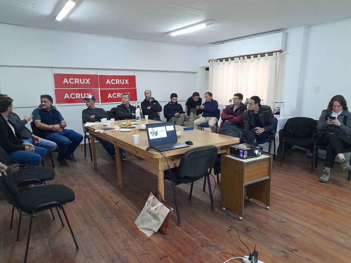 IngFlorBarberis's tweet photo. ALZ 360 en Chivilcoy! Hoy  @cm_rossetti  estuvo presentando nuestros productos de nutricion vegetal, @PabloBritosalz  mostro la paleta de @semillasnord y sorgos Sprotect. También hablamos de @SolidumSGR  @Qira_Global y @qirapagos 
Gracias Mariano y Marcos!
@ALZ_Agro https://t.co/tyzE2vycc8