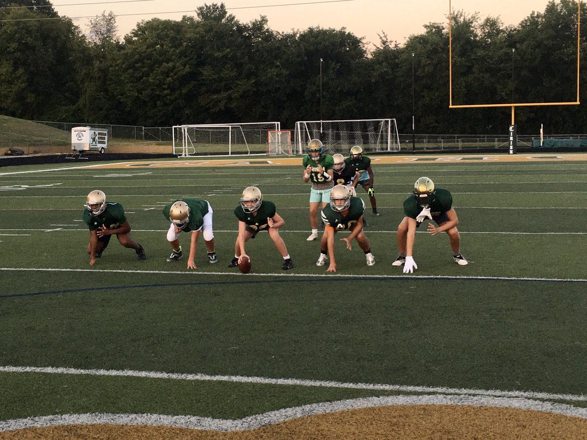 MikeTucker52's tweet photo. @KnoxCYF middle school football team getting ready for this Saturday at Noon!   Go IRISH 🍀 🏈#IrishBuilt https://t.co/x25ubmItUN