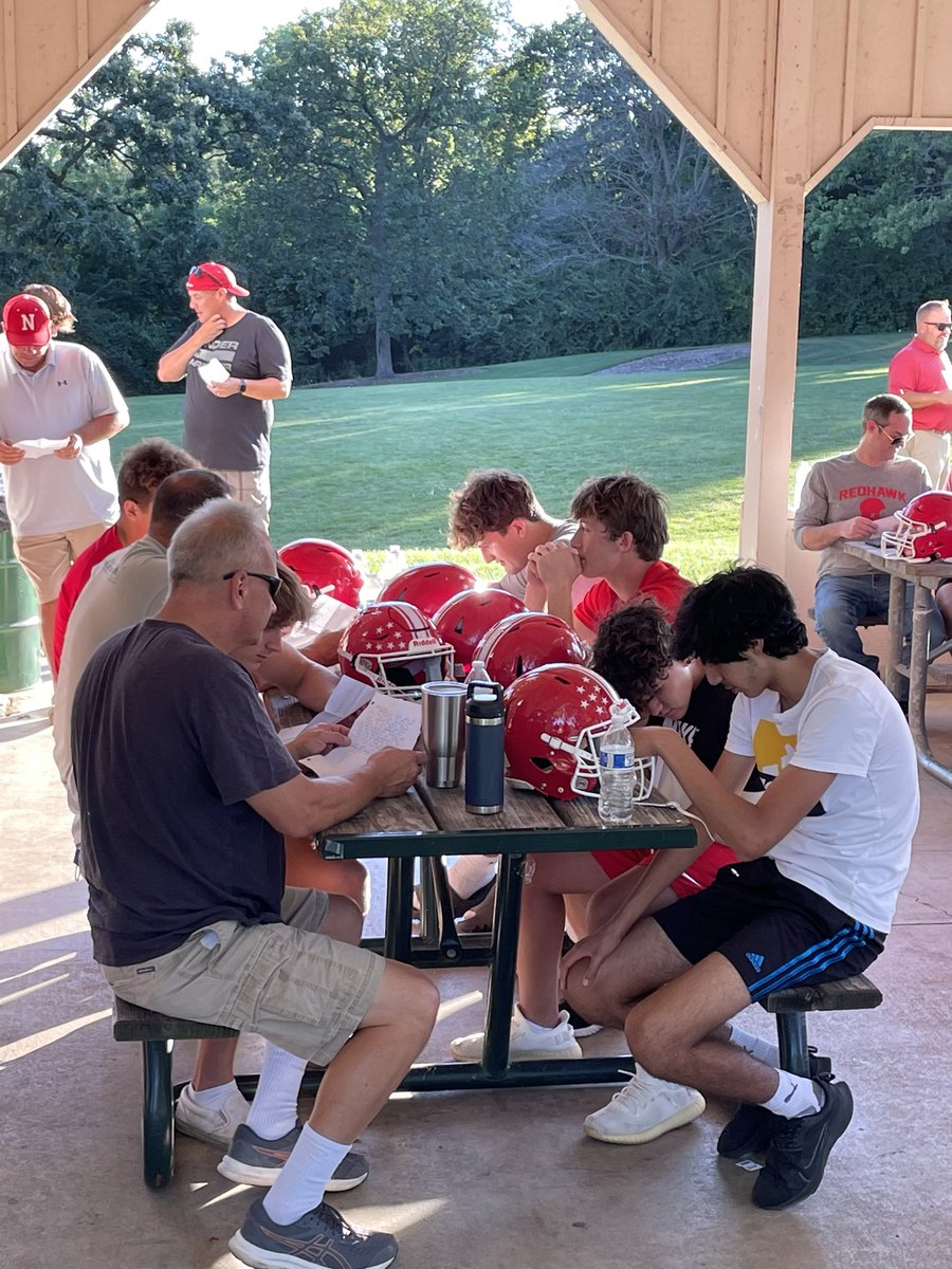 36Betting's tweet photo. Another special night for the Redhawk Football family. Week 1 was Mother Son Brunch and week 2 was Dad’s night! Nothing better than eating BBQ and telling your father you love him. https://t.co/o9QRpSmVL3
