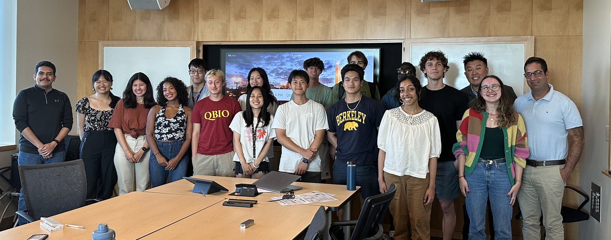 jleePSOC's tweet photo. Great way to end the day talking to @usc @USCDornsife undergrad #datascientists about #bigdata in #CancerResearch through peer-to-peer research course developed by @ellisoninst interns (Kate Guion Nicole Black Kayla Xu) w/ @qcb_usc #trainingthenextgeneration #forpatientbenefit https://t.co/fXCMrRg9DU