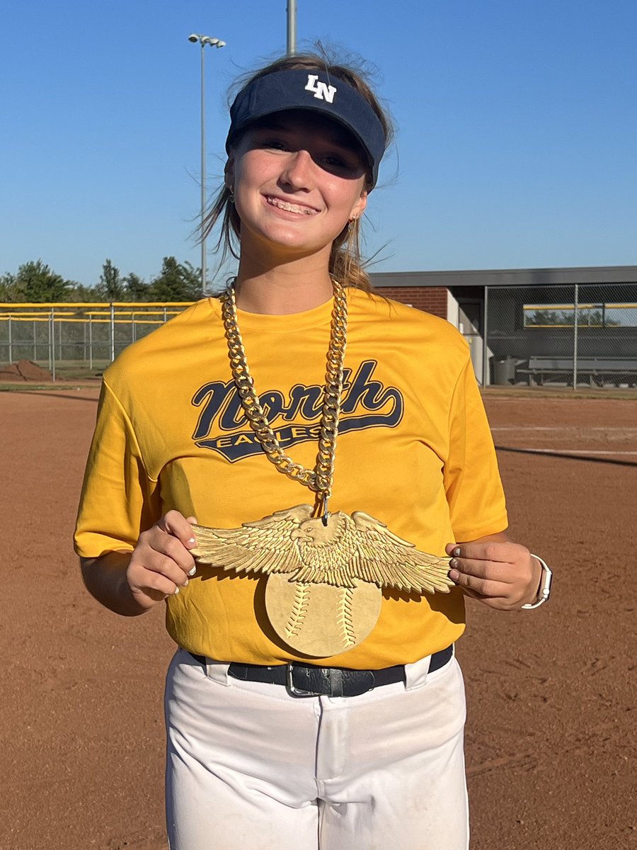 LNEagleSoftball's tweet image. Gold 🦅’s defeat LSN 13-4 Team effort @ the plate w/ disciplined @ bats &amp;amp; solid hits. Tucker, Richardson, Davis, Swearingin, Mitchell, Theoharidis, Grady have hits to combine for 8 RBI’s. Mitchell (3K’s) goes the distance on the mound. 
Off Player: Davis
Def Player: Mitchell