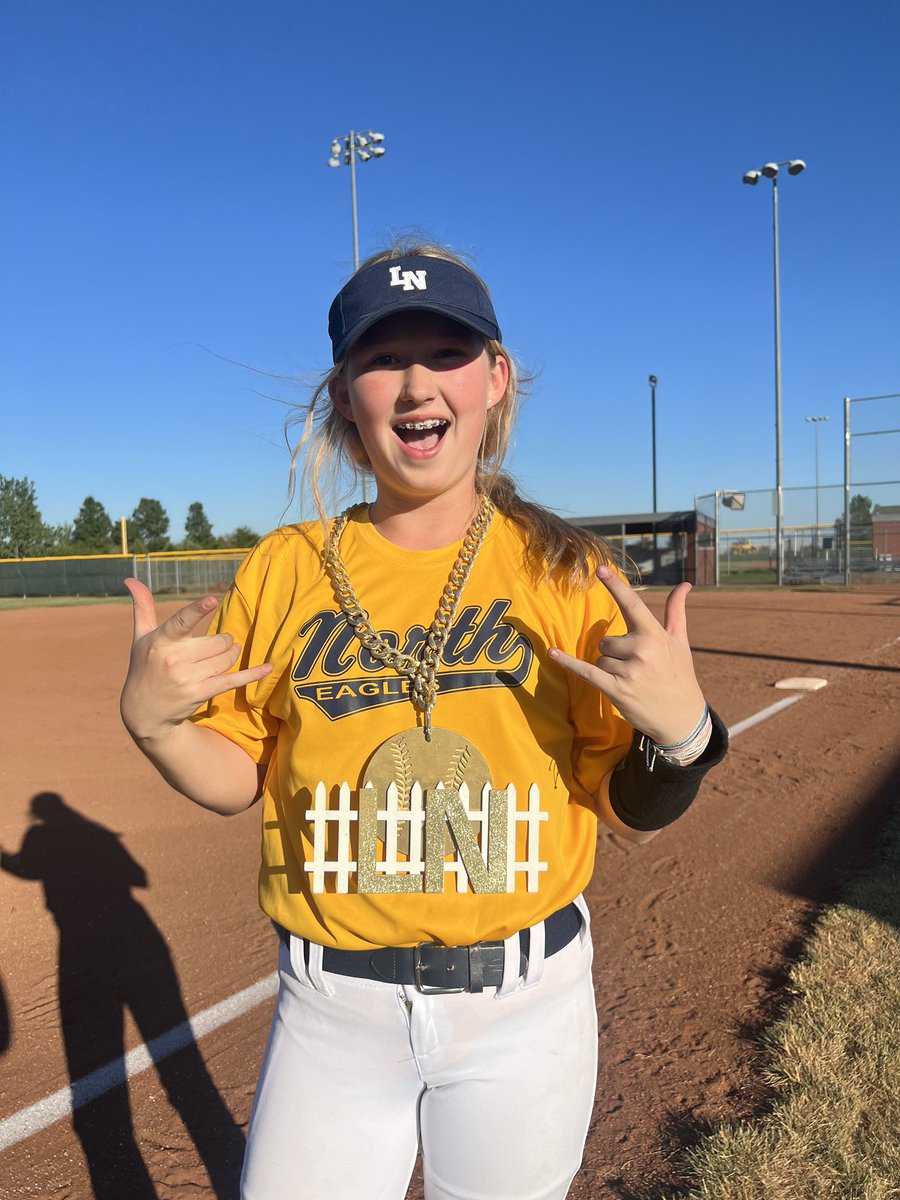 LNEagleSoftball's tweet image. Gold 🦅’s defeat LSN 13-4 Team effort @ the plate w/ disciplined @ bats &amp;amp; solid hits. Tucker, Richardson, Davis, Swearingin, Mitchell, Theoharidis, Grady have hits to combine for 8 RBI’s. Mitchell (3K’s) goes the distance on the mound. 
Off Player: Davis
Def Player: Mitchell