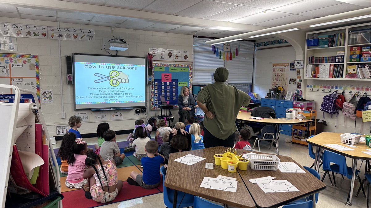 AP_SraWinz's tweet photo. So glad we had school today! Our kindergartners are learning school wide expectations, procedures, and off to a wonderful foundational start in English and Spanish with dynamic teachers and teacher@assistants. #carrborostrong #cubs #ositos #dosidiomas #thrive65 https://t.co/VxGYSK05o4