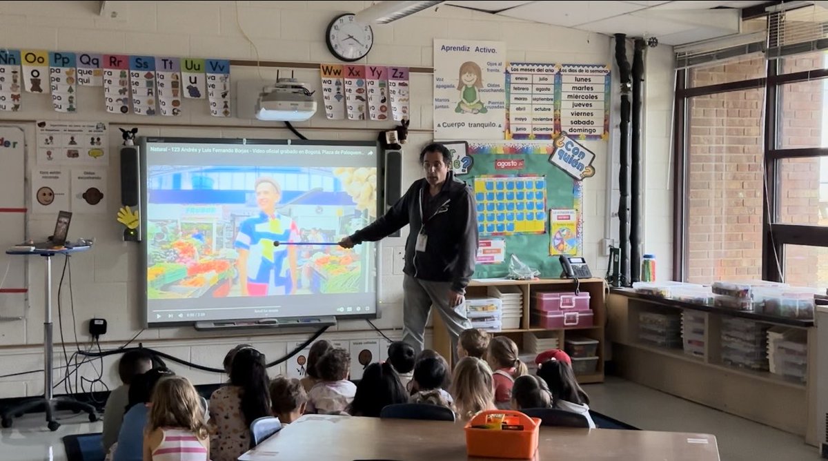 AP_SraWinz's tweet photo. So glad we had school today! Our kindergartners are learning school wide expectations, procedures, and off to a wonderful foundational start in English and Spanish with dynamic teachers and teacher@assistants. #carrborostrong #cubs #ositos #dosidiomas #thrive65 https://t.co/VxGYSK05o4