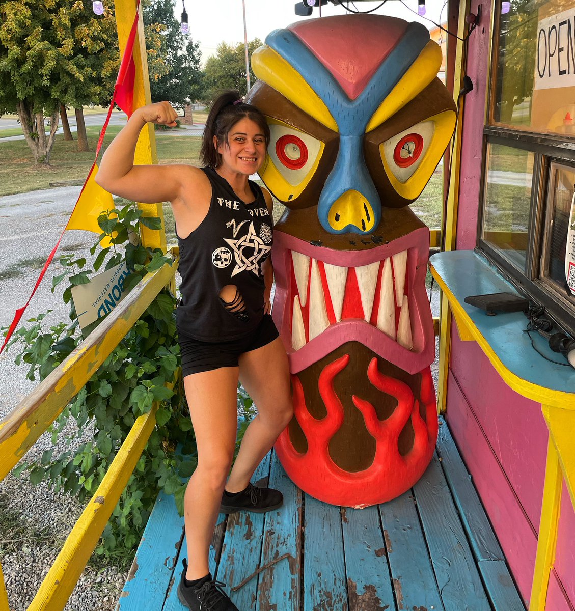 ram_slam_throw's tweet image. #hangingout with the #bigkahuna 🗿

#snowcone #fun #tiki #hot #summer #heat