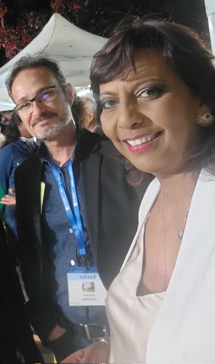 Lynda_Savaranin's tweet photo. Day's 2 histoire 2coulisses visite @VigierPhilippe avec Xavier LE TERRIER aujourd'hui on joue le jeu Moi j'étais ton élue 1ère école #doctorale élue Cevu élue CA @Univ_Reunion et lui me réponds moi j'étais ton élu conseil scientifique 🤣😅 Qui a gagné la batle ⁉️ Je proclame #MOI https://t.co/jQezqrSbyB