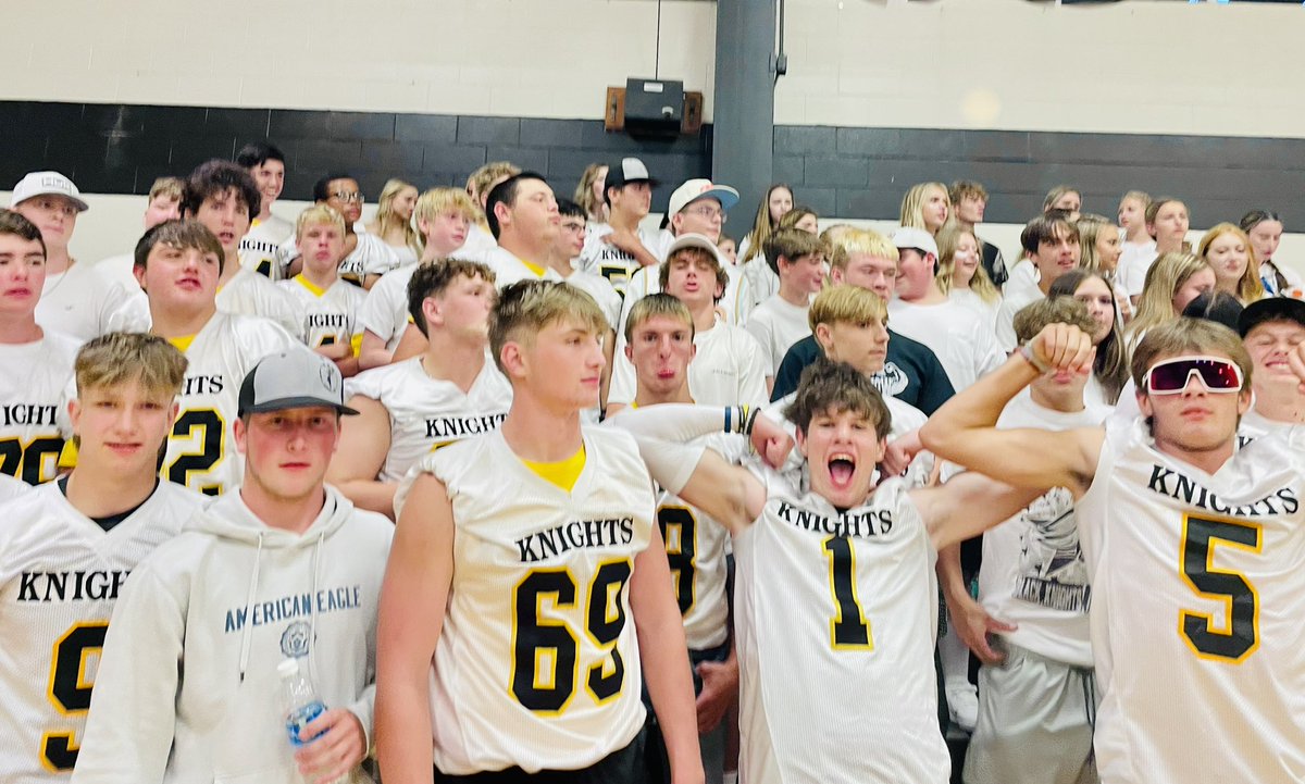 MoValleyFB's tweet photo. School Pride ☑️
Knight Pride ☑️
1st Class Organization ☑️
#oneKnightNation
@MVSDAthletics @MV_Knights https://t.co/OyAWSaxBH2