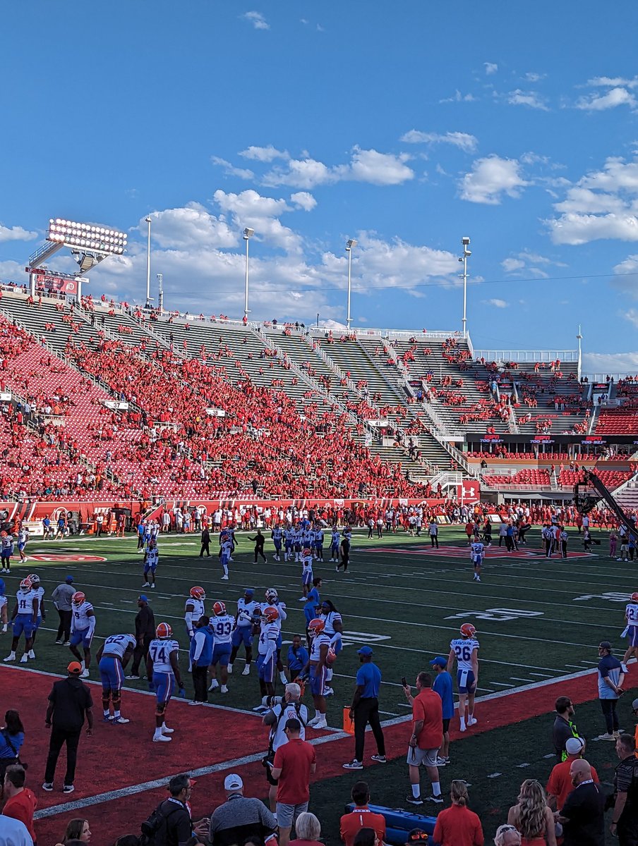 BevanWeed's tweet image. Great to see the Muss filling in 30 minutes before kick. #GoUtes #BeatFlorida