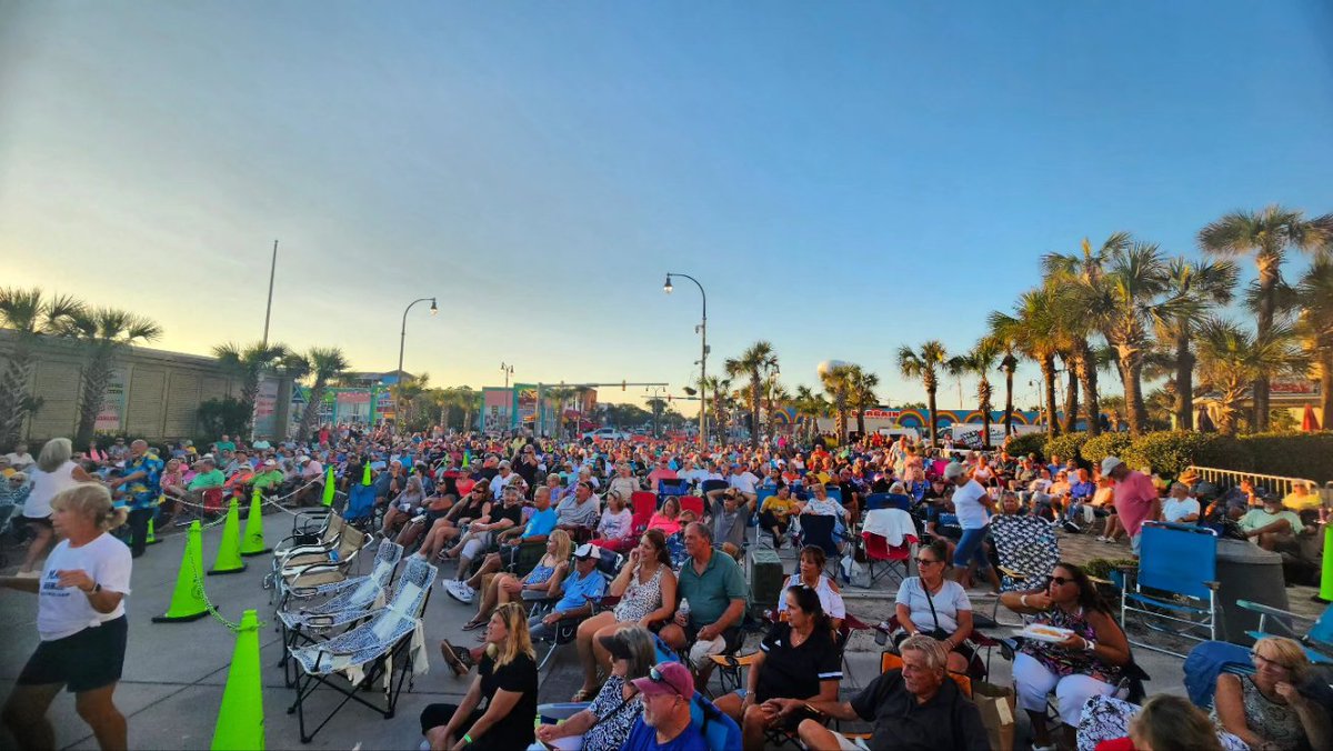 CityofNMB's tweet photo. Music on Main with the Cat 5 Band 🎵
A Carolina sky, beach music, and good company - What more could you ask for ❤️
#CarolinaShag #ShagDancing #BeachMusic #NorthMyrtleBeach #CityOfNMB #MusicOnMain https://t.co/94UnytvSWq