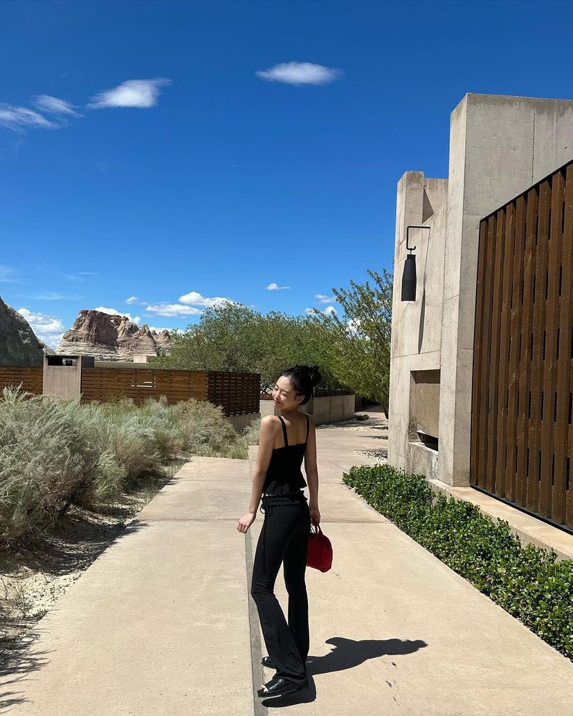 blackpinkbabo's tweet photo. Jennie IG update ❤️ @Blackpink 

“2 weeks back 😛” https://t.co/KapPeDdinK