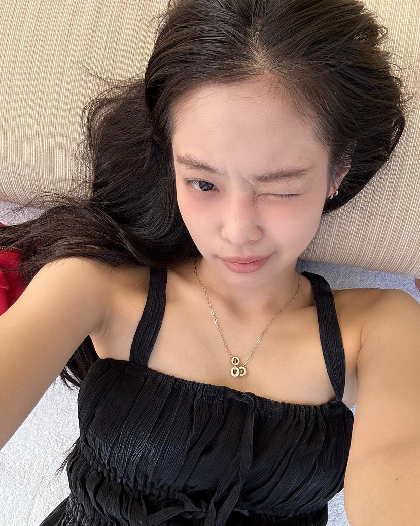 blackpinkbabo's tweet photo. Jennie IG update ❤️ @Blackpink 

“2 weeks back 😛” https://t.co/KapPeDdinK