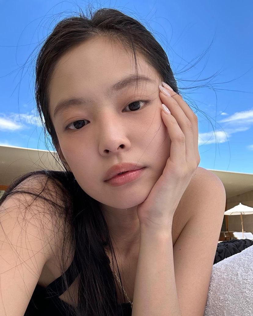 blackpinkbabo's tweet photo. Jennie IG update ❤️ @Blackpink 

“2 weeks back 😛” https://t.co/KapPeDdinK