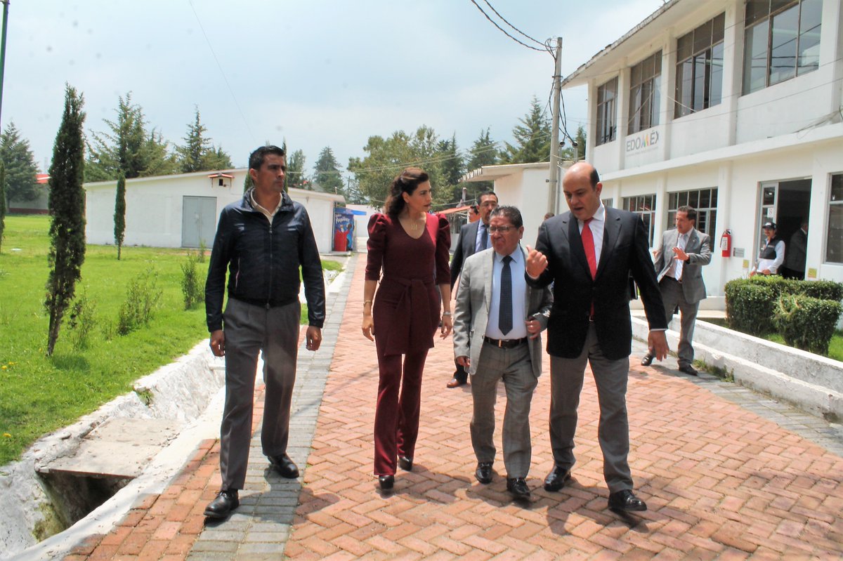 MaribelGongoraE's tweet photo. Durante el Consejo de Administración del @ICATIedomex_ se reconoció el compromiso del equipo en materia de capacitación e infraestructura para beneficiar a más mexiquenses. https://t.co/MFxbMYyINO