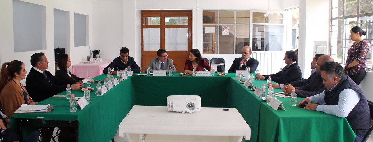 MaribelGongoraE's tweet photo. Durante el Consejo de Administración del @ICATIedomex_ se reconoció el compromiso del equipo en materia de capacitación e infraestructura para beneficiar a más mexiquenses. https://t.co/MFxbMYyINO