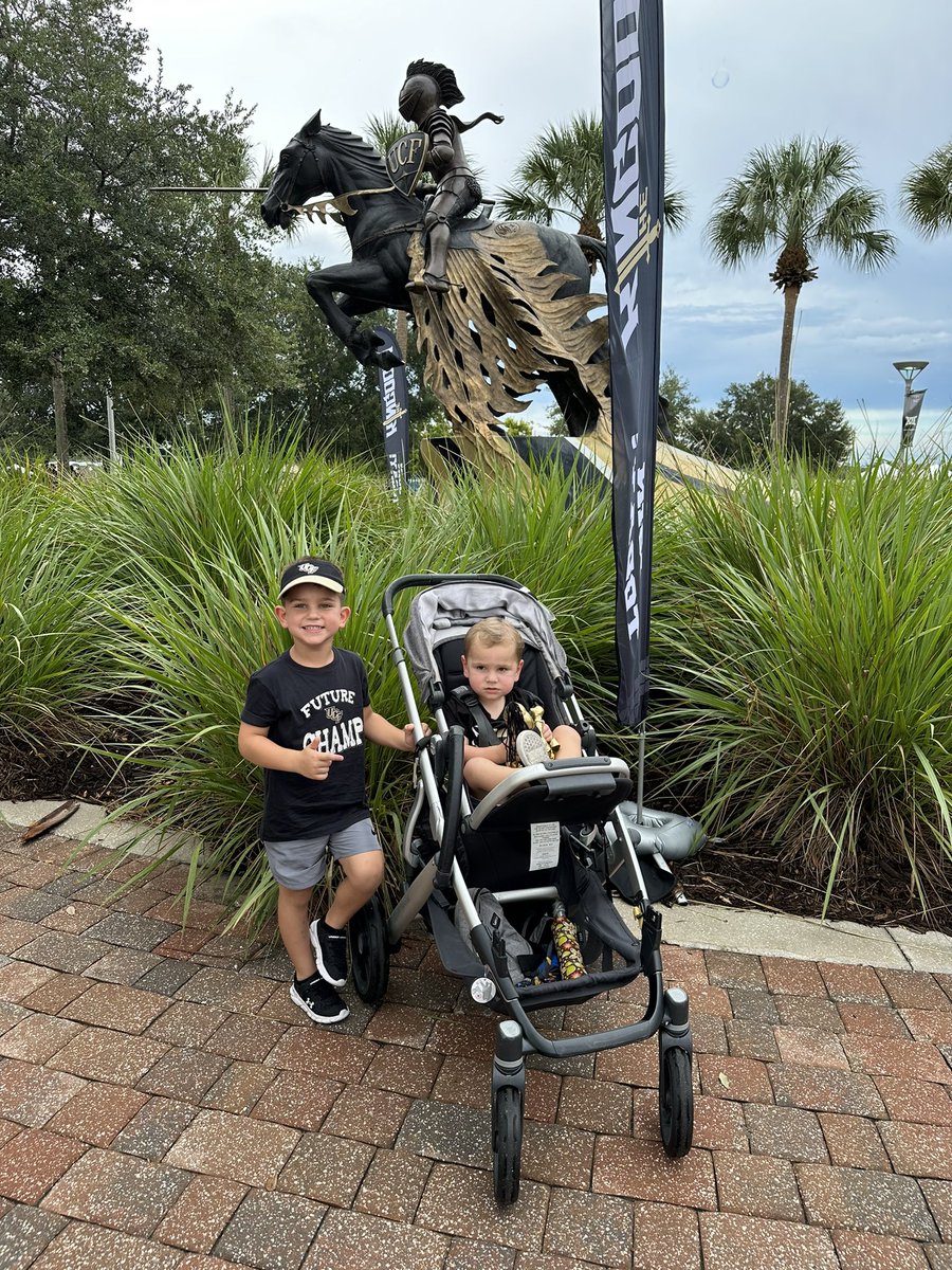 JambaaJess's tweet photo. #FirstBounce @ucf https://t.co/ojtL6PVrou