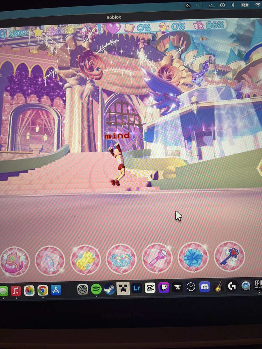 isnt_mind's tweet photo. I ended up getting in for a bit before freezing and I got a bunch of badges for the game passes I own lmao #royalehigh https://t.co/gV2XoVIjk8