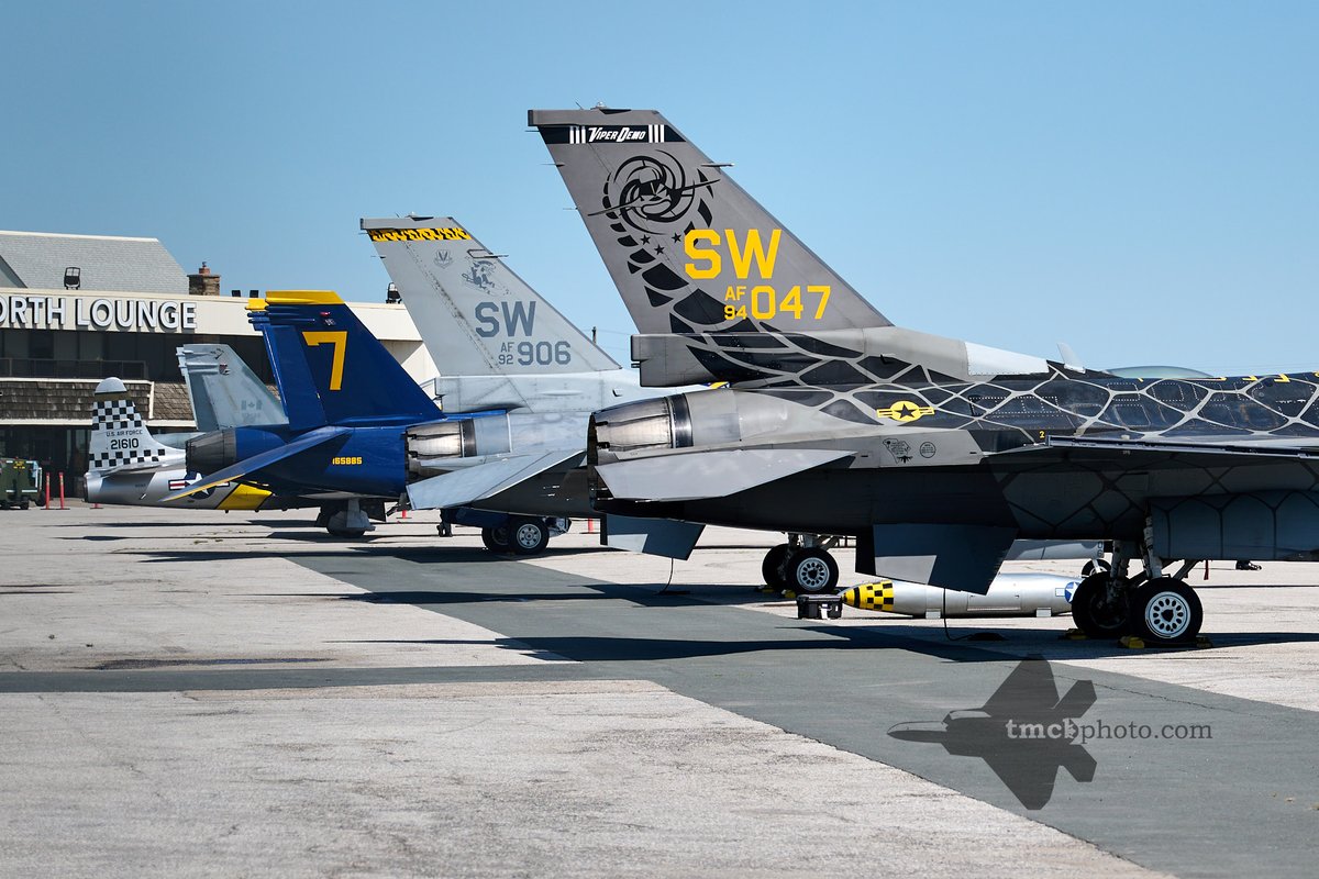 TMcBphoto's tweet photo. Who's ready for an airshow? Tails of the @ViperDemoTeam, @BlueAngels, @CF18Demo, and the T-33 wait patiently for @CIASToronto to begin.
@DemoCF18 
#ciastoronto 
#cias23 
#torontoairshow https://t.co/y63ioxePNX