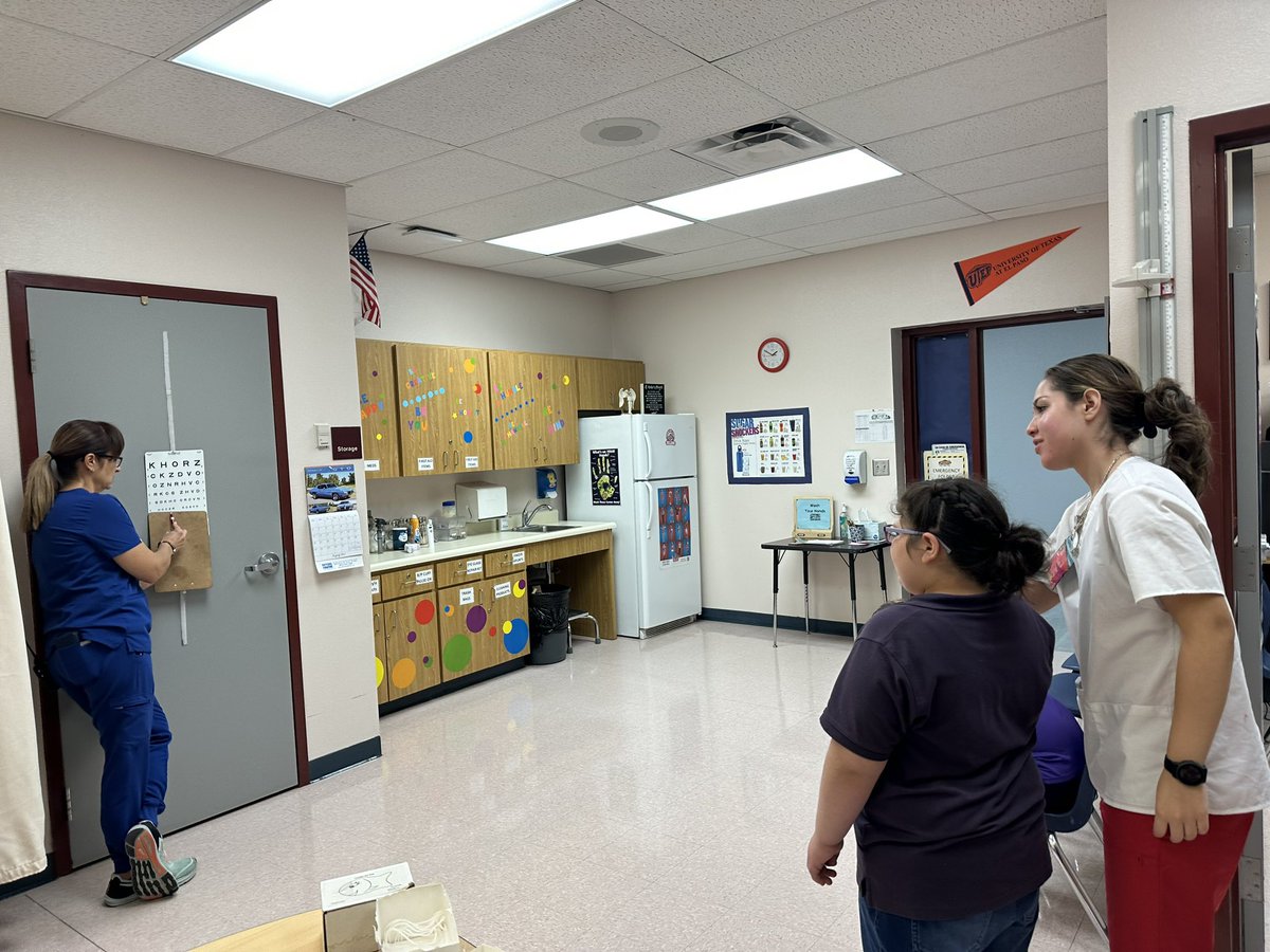 raulcalderarica's tweet photo. Thank you @Socorro_HS1 Students for supporting our @ESerna_PK8 Fine Arts Students as our Nurse Lara performs her diagnostics. #TeamSISD we are #StrongerTogether https://t.co/ZCNC3Y3pWQ