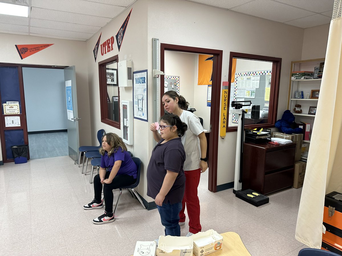 raulcalderarica's tweet photo. Thank you @Socorro_HS1 Students for supporting our @ESerna_PK8 Fine Arts Students as our Nurse Lara performs her diagnostics. #TeamSISD we are #StrongerTogether https://t.co/ZCNC3Y3pWQ