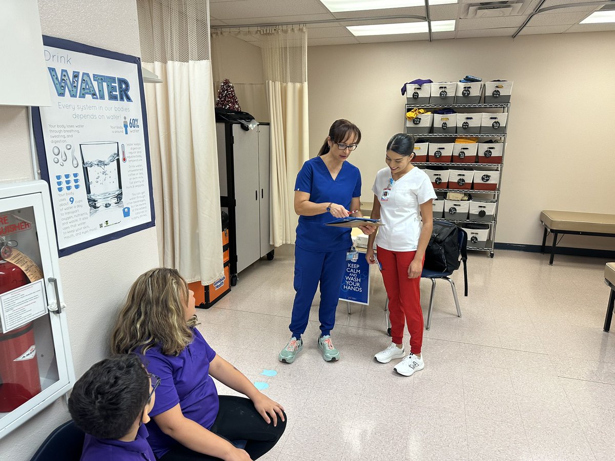 raulcalderarica's tweet photo. Thank you @Socorro_HS1 Students for supporting our @ESerna_PK8 Fine Arts Students as our Nurse Lara performs her diagnostics. #TeamSISD we are #StrongerTogether https://t.co/ZCNC3Y3pWQ